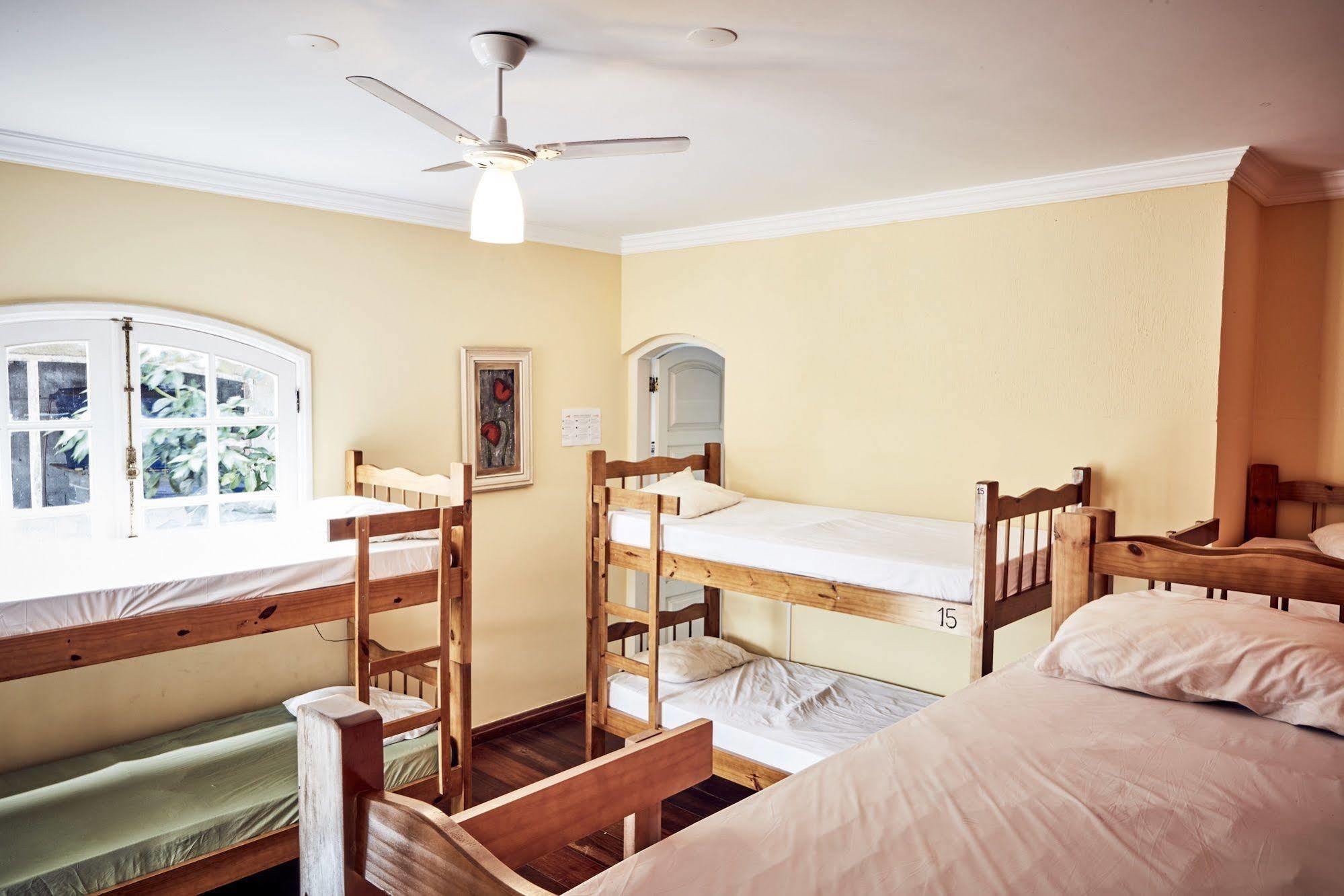 Canguru Hostel Парати Экстерьер фото